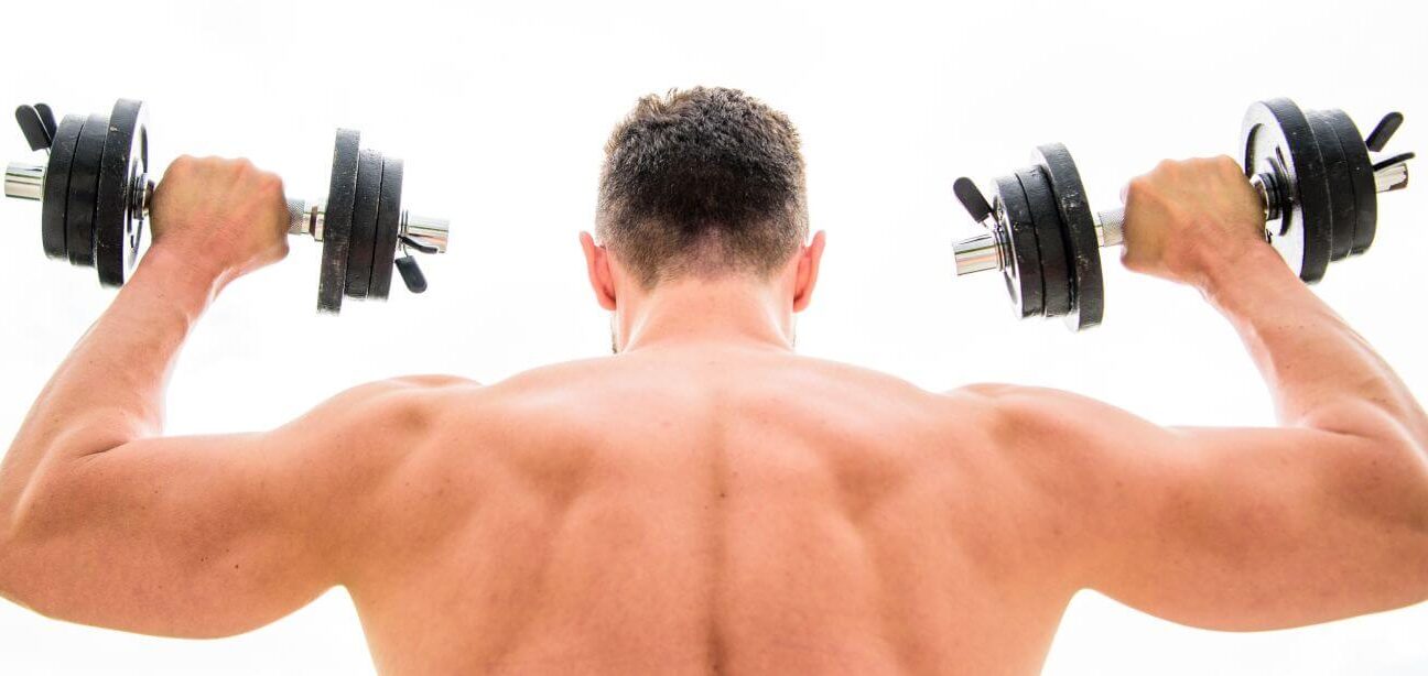 Ćwiczenia na plecy z hantlami. Trening mięśni grzbietu Fit2Fit Ćwiczenia na plecy z hantlami. Trening mięśni grzbietu Fit2Fit